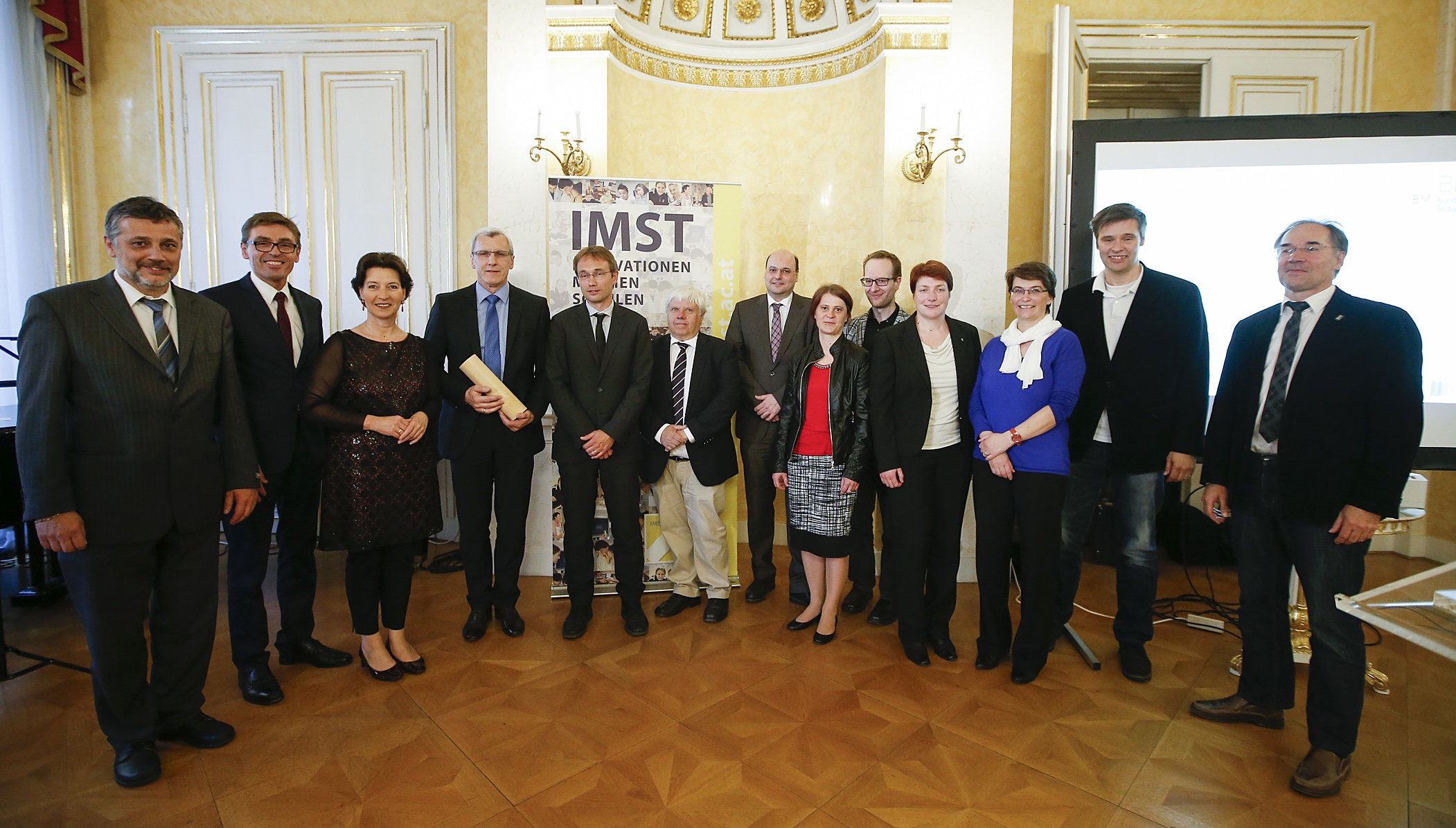 Bildungsministerin Heinisch-Hosek verleiht Qualitätslabel „Regional Educational Competence Center“